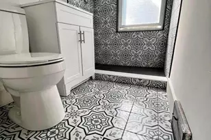 7 Willoughby St, Bristol, CT 06010 - Photo 9