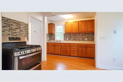 105 Manhattan Avenue, Bridgeport, CT 06606 - Photo 3