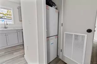 55 Sugar St, Newtown, CT 06470 - Photo 9