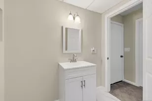 36 Red Fox Ln, Meriden, CT 06451 - Photo 33