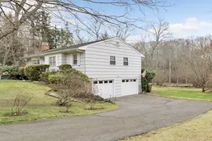 19 Robin Ln, Shelton, CT 06484 - Photo 5