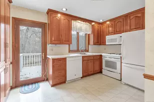 19 Robin Ln, Shelton, CT 06484 - Photo 31