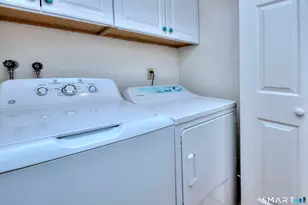 160 Glengarry Rd, Fairfield, CT 06825 - Photo 11