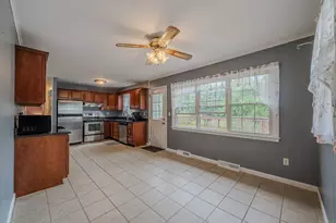 26 Oakleaf Dr, Waterbury, CT 06708 - Photo 13