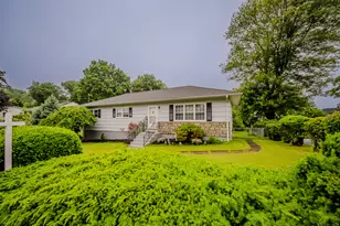 26 Oakleaf Dr, Waterbury, CT 06708 - Photo 5