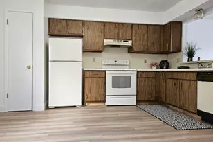 975 Meriden Rd, Waterbury, CT 06705 - Photo 7