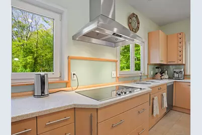 27 Wellington Drive, Stamford, CT 06903 - Photo 3