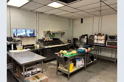 28 Pennsylvania Avenue, East Lyme, CT 06357 - Photo 11