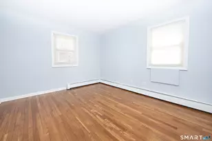 185 Cherry Hill Dr, Bridgeport, CT 06606 - Photo 17