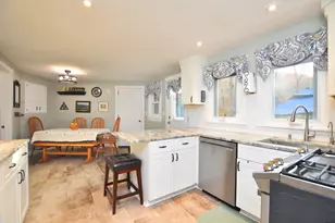 31 Parkwood Dr, Windsor, CT 06095 - Photo 3