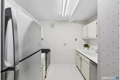 292 Pequot Avenue #E1, New London, CT 06320 - Photo 17