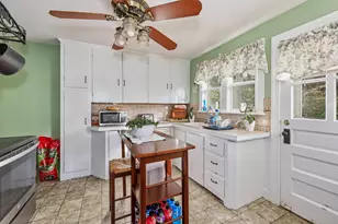 102 Waverly St, Waterbury, CT 06710 - Photo 7