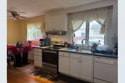 11 Linda Drive, Bridgeport, CT 06606 - Photo 5