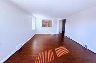 387 Quaker Ln S, West Hartford, CT 06119 - Photo 3