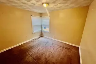 136 Rock Creek Rd, New Haven, CT 06515 - Photo 9