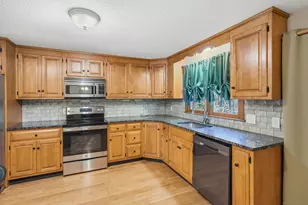 4 Woodland Hollow St, Windsor Locks, CT 06096 - Photo 11