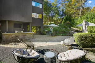 210 Red Fox Rd, Stamford, CT 06903 - Photo 21