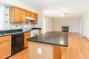 107 Benson Pl, Fairfield, CT 06824 - Photo 5