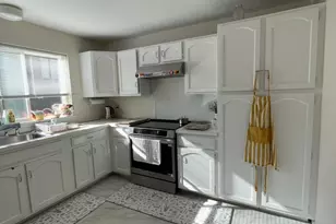 10 Ledgebrook Dr, Norwalk, CT 06854 - Photo 3