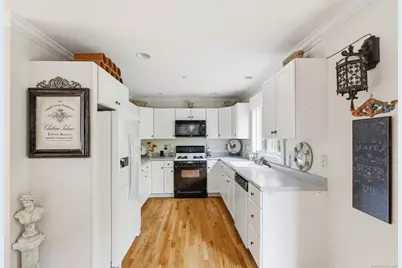 59 Prospect Street #Apt C, Ridgefield, CT 06877 - Photo 11