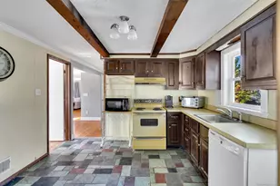 271 W River St, Milford, CT 06461 - Photo 13