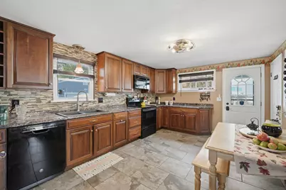 32 Magnolia Drive, Enfield, CT 06082 - Photo 9