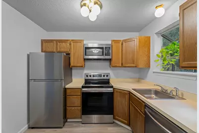 213 Oakland Street #APT D, Manchester, CT 06042 - Photo 13