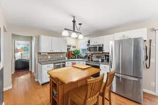 19 Desjardins Dr, Montville, CT 06382 - Photo 15