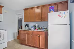 375 Ruth St, Bridgeport, CT 06606 - Photo 9