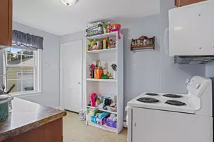 375 Ruth St, Bridgeport, CT 06606 - Photo 7