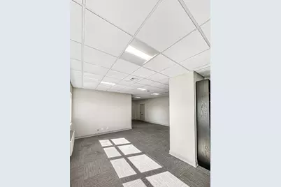 991 Farmington Avenue, West Hartford, CT 06107 - Photo 3