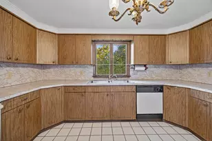 81 Esther Ave, Waterbury, CT 06708 - Photo 5