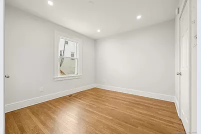 21 Holcomb Avenue, Stamford, CT 06906 - Photo 9