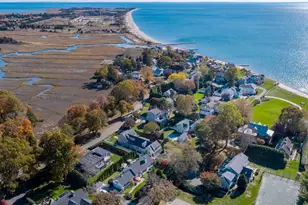 35 Hotchkiss Ln, Madison, CT 06443 - Photo 1