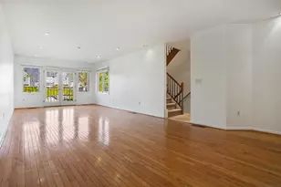 121 Paugusett Cir, Trumbull, CT 06611 - Photo 7