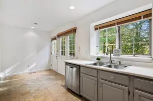 121 Paugusett Cir, Trumbull, CT 06611 - Photo 11