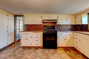 114 Elm St, Windsor Locks, CT 06096 - Photo 13