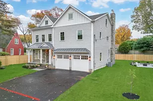 33 Middlebrook Pl, Fairfield, CT 06824 - Photo 3