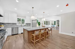 33 Middlebrook Pl, Fairfield, CT 06824 - Photo 9