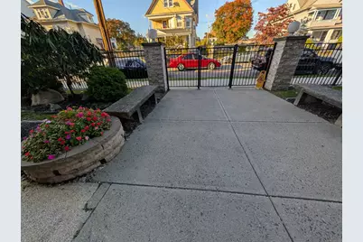 393 Laurel Avenue #APT 203, Bridgeport, CT 06605 - Photo 3