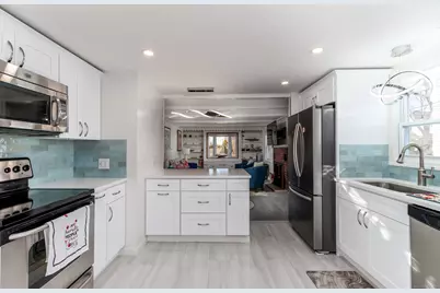 18 Bay Street, Guilford, CT 06437 - Photo 11