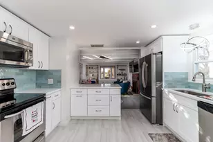 18 Bay St, Guilford, CT 06437 - Photo 11