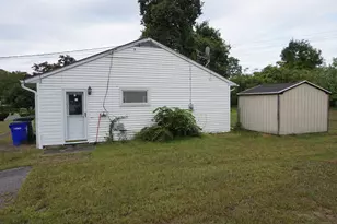 29 Coolidge St, Windsor Locks, CT 06096 - Photo 3