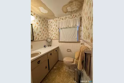 404 Woodland Street, Windsor Locks, CT 06096 - Photo 7