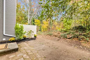 37 Orangewood W, Derby, CT 06418 - Photo 35