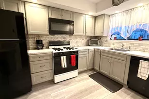 43 Brockton Ct, Beacon Falls, CT 06403 - Photo 3