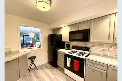 43 Brockton Court #43, Beacon Falls, CT 06403 - Photo 5