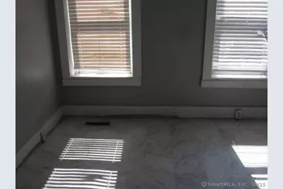 13 Hampshire Street, Holyoke, MA 01014 - Photo 9