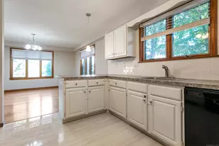 142 Chatham Terrace, Bridgeport, CT 06606 - Photo 3