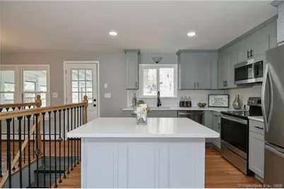 10 North Cobblers Court, East Lyme, CT 06357 - Photo 7